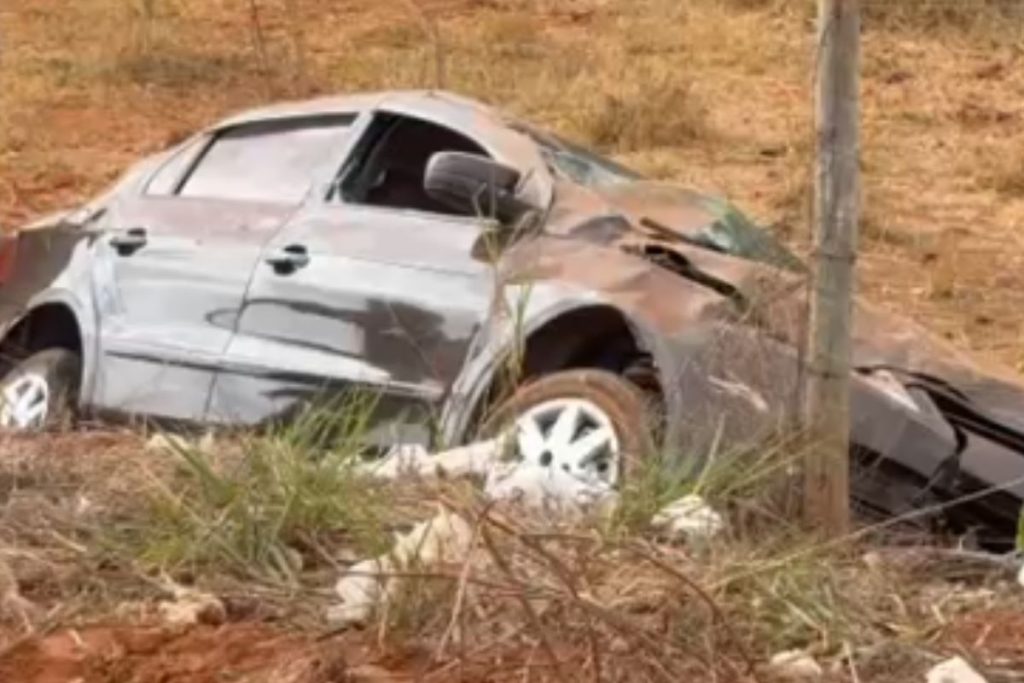 Motorista morre após colidir com carreta na GO-222, em Anápolis