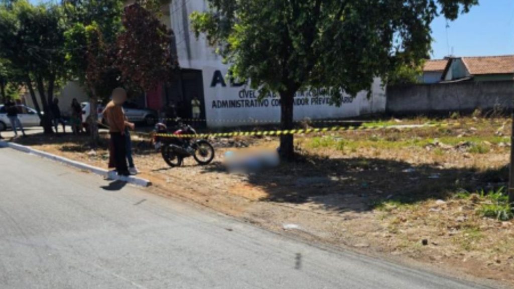Motociclista sofreu um acidente de trânsito próximo à Praça Paris, no Parque Industrial João Braz.