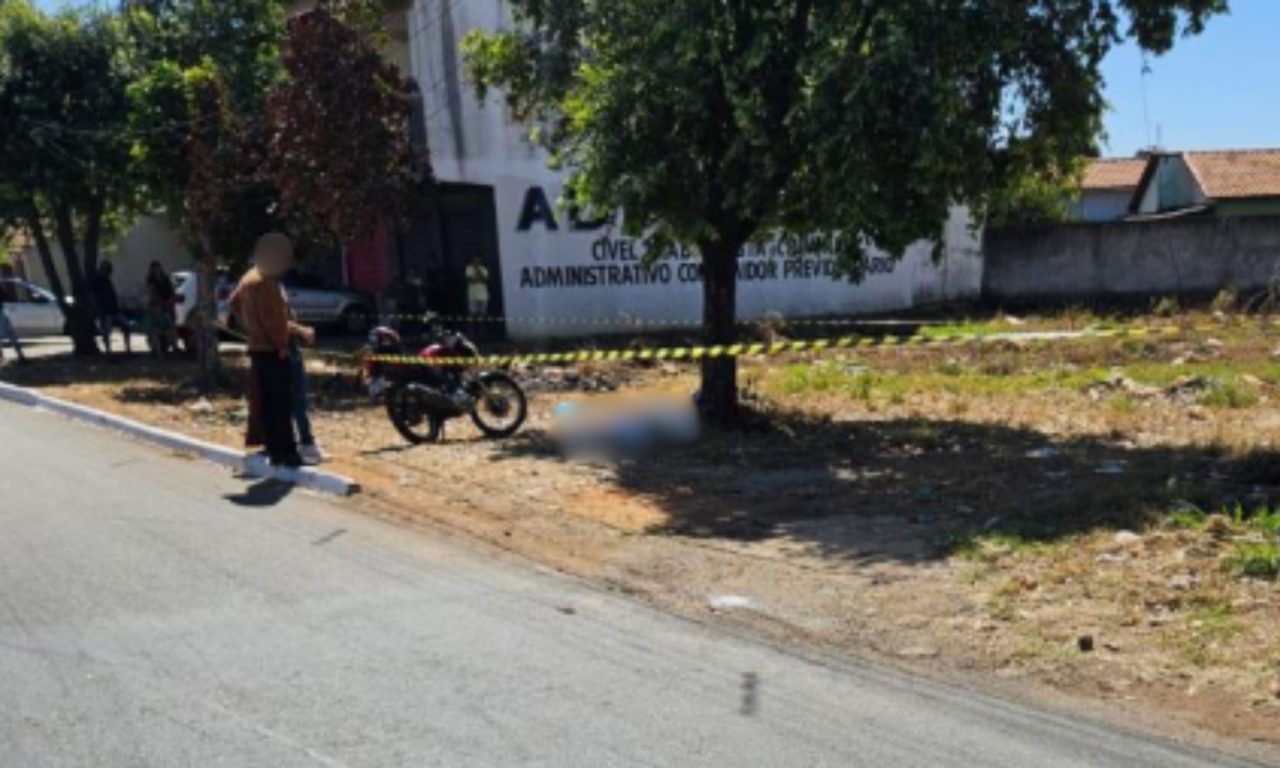 Motociclista sofreu um acidente de trânsito próximo à Praça Paris, no Parque Industrial João Braz.