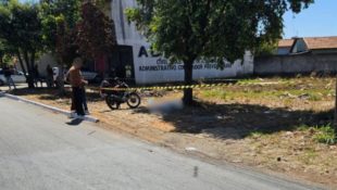 Motociclista sofreu um acidente de trânsito próximo à Praça Paris, no Parque Industrial João Braz.