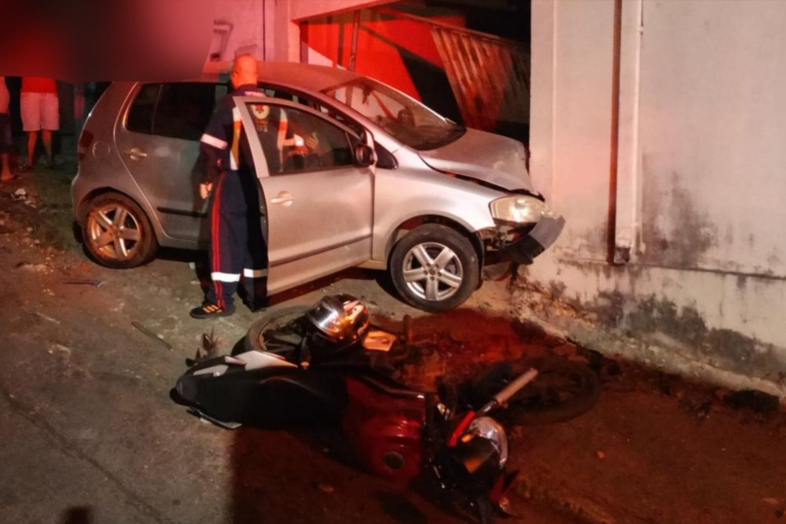 Motoqueiro arrastado por carro em Anápolis estava sem capacete e transportava R$ 30 mil em espécie