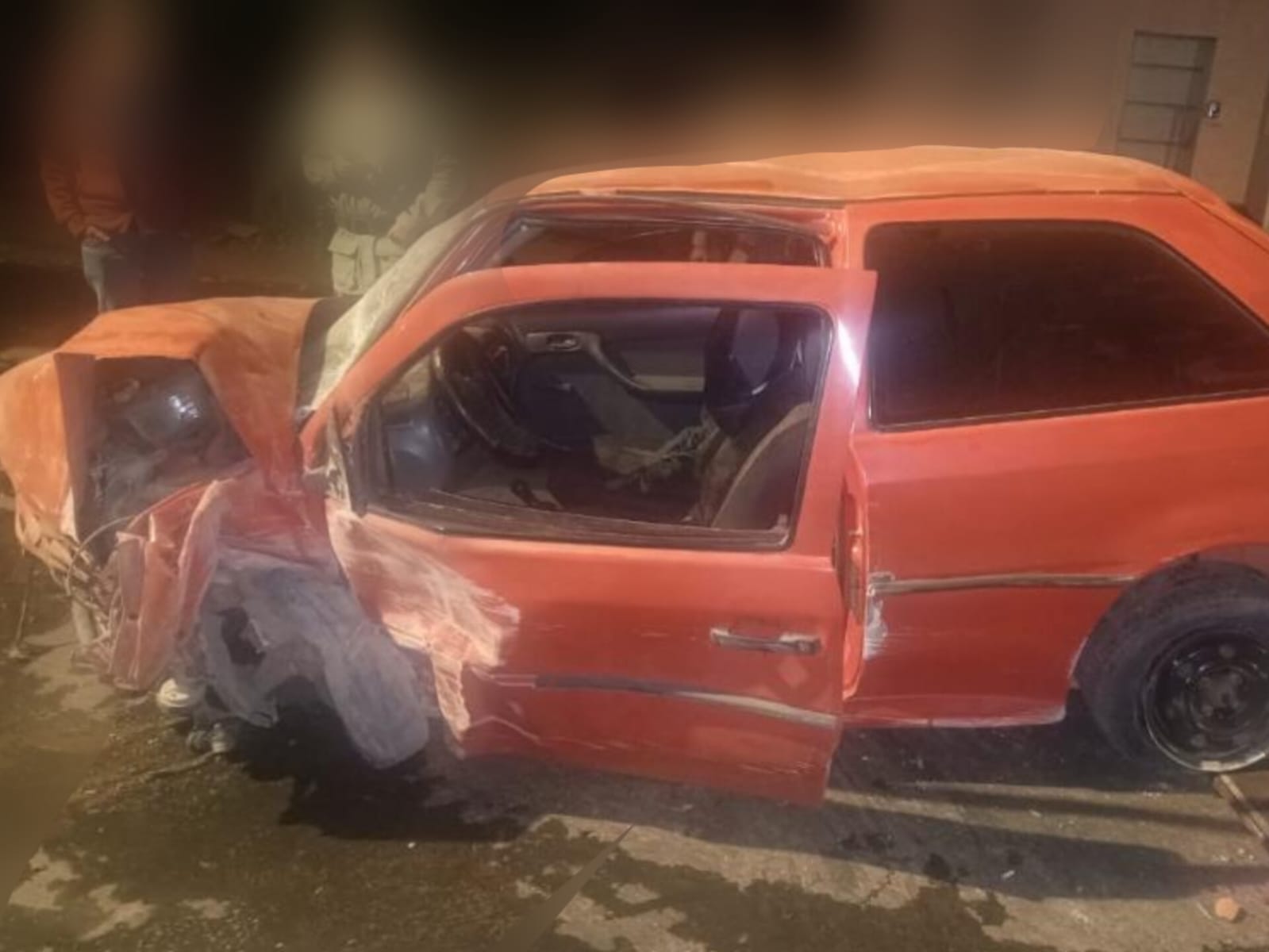 Quem será o motorista que bateu carro em Anápolis durante a madrugada e fugiu?