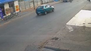 Carro que estava andando de ré em Anápolis causou um baita estrago