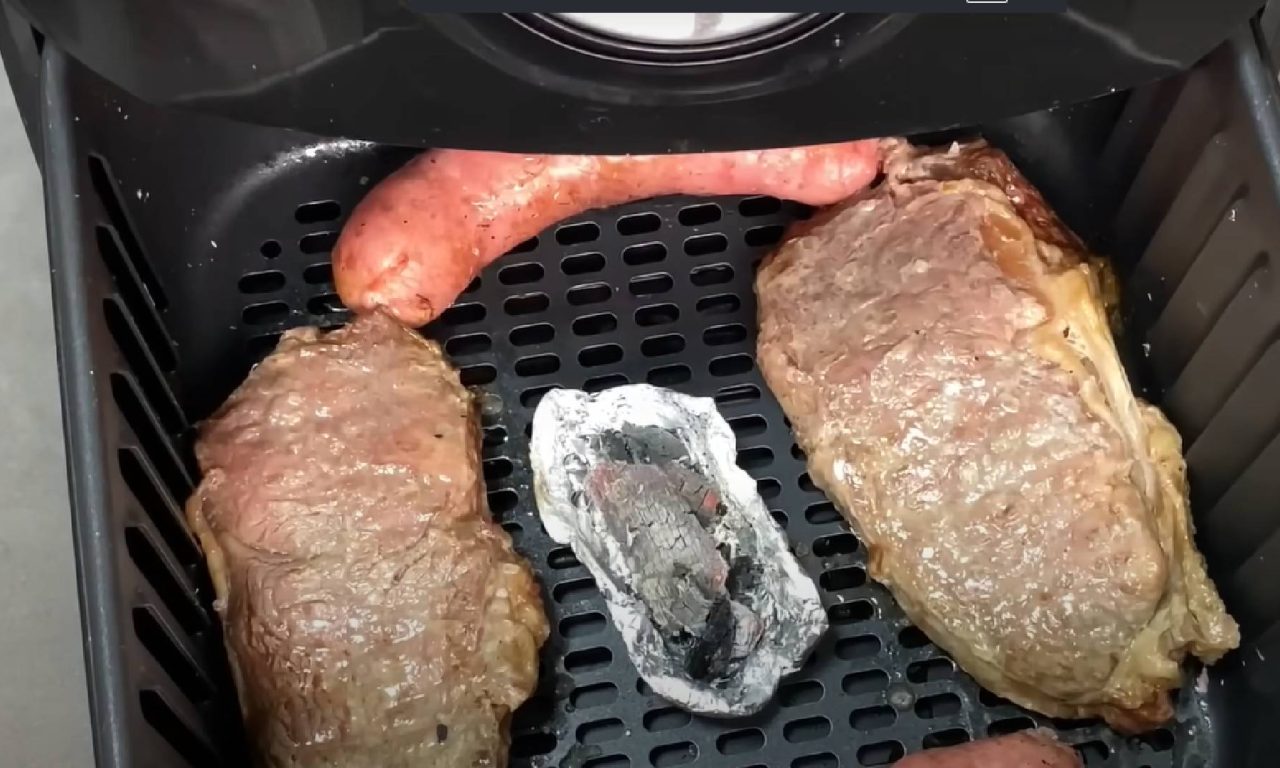 O melhor jeito de fazer churrasco sem ter churrasqueira em casa (acredite, fica muito bom)