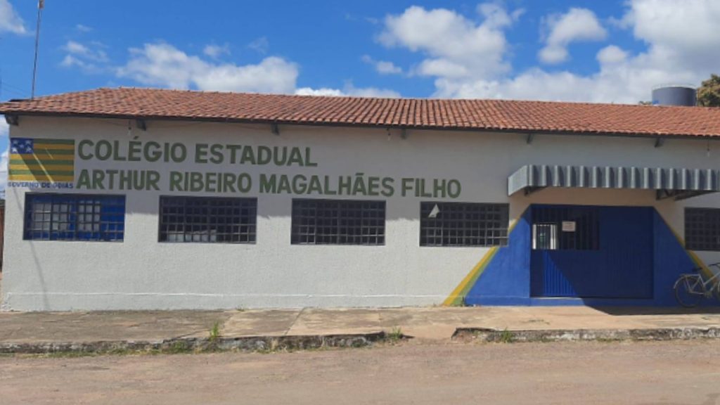 Colégio Estadual Arthur Ribeiro de Magalhães Filho, localizado na zona rural de Formosa.