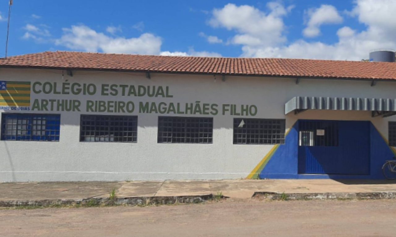 Colégio Estadual Arthur Ribeiro de Magalhães Filho, localizado na zona rural de Formosa.