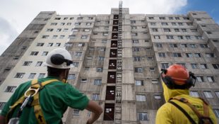 Vagas são para a construção civil.