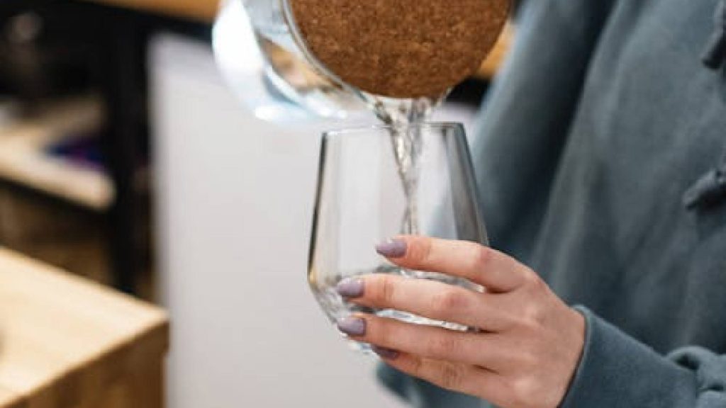 Justiça define indenização que empresa terá de pagar por impedir trabalhadora de beber água