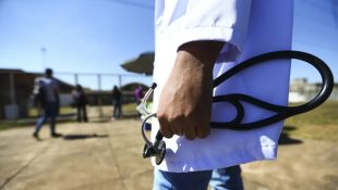Cursos de medicina poderão ser suspensos. (Foto: Marcelo Camargo/Agência Brasil)