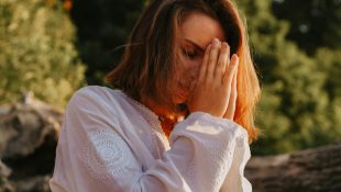 Sentindo mais cansaço que o normal? 6 tipos de descanso essenciais, além de dormir