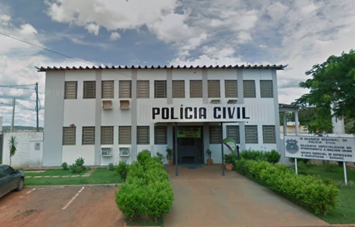 Mãe que mantinha filho de 26 anos preso em casa e o perseguia quando ele conseguia sair é presa em Formosa