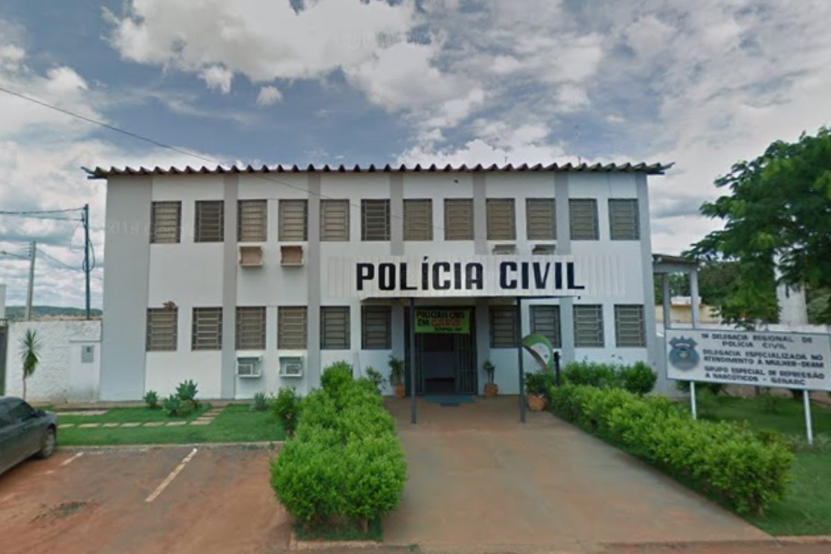 Mãe que mantinha filho de 26 anos preso em casa e o perseguia quando ele conseguia sair é presa em Formosa