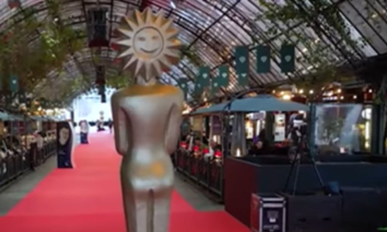 Cerimônia de premiação do Festival de Gramado. (Foto: Captura de Tela/Youtube/Jornal da Record)
