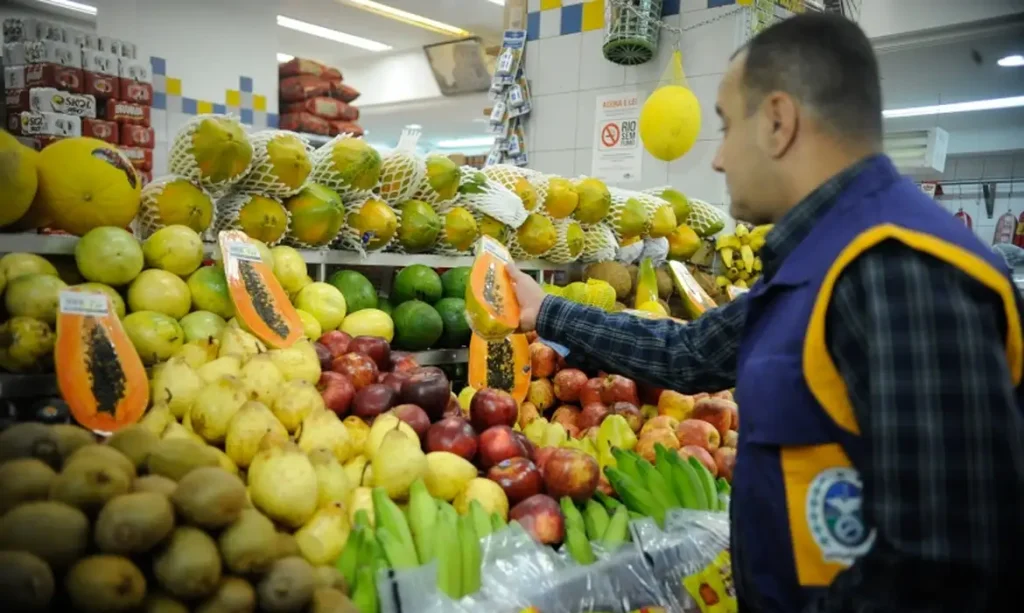 Conheça a fruta perfeita para combater inflamações e desinchar o corpo