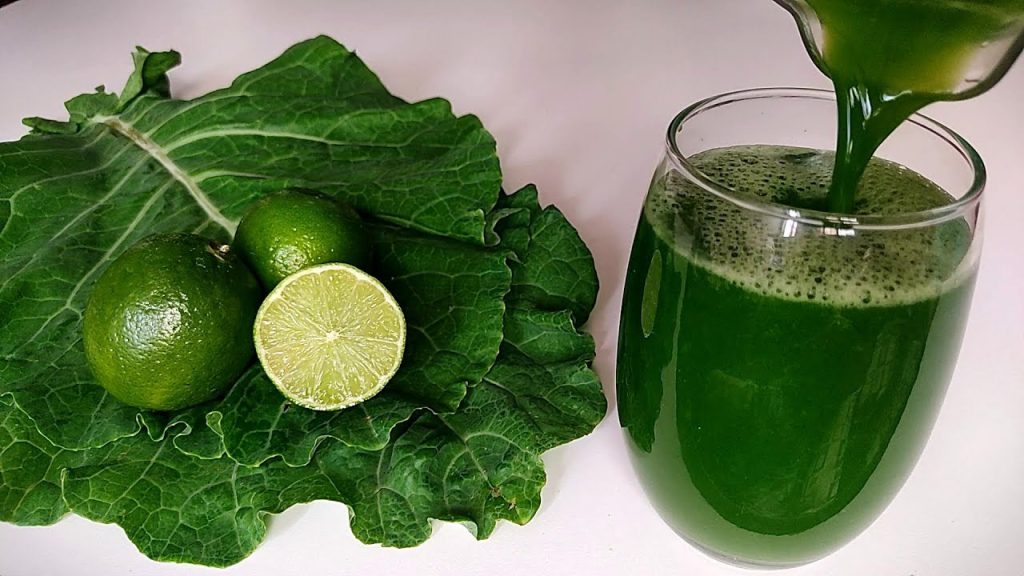 Os benefícios do suco de couve com limão, segundo nutricionistas