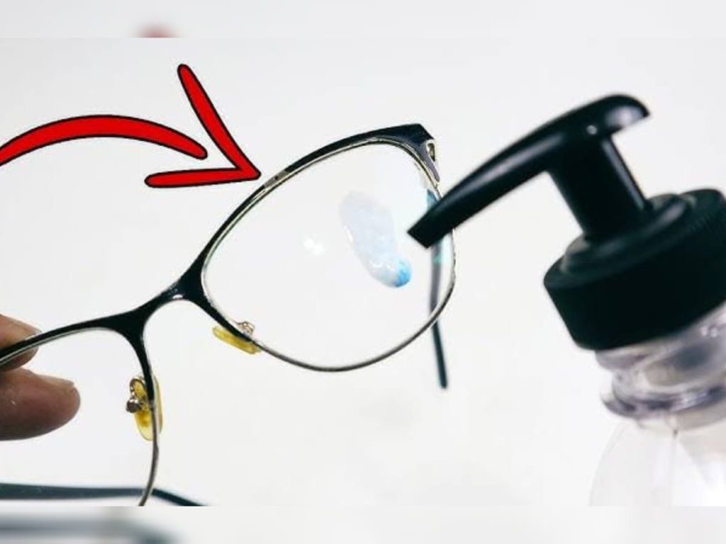 6 erros comuns ao limpar as lentes dos óculos que quem tem problema de vista comete