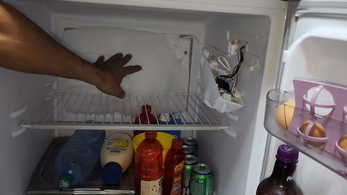 Truque para remover o gelo do freezer em minutos usando apenas papel alumínio