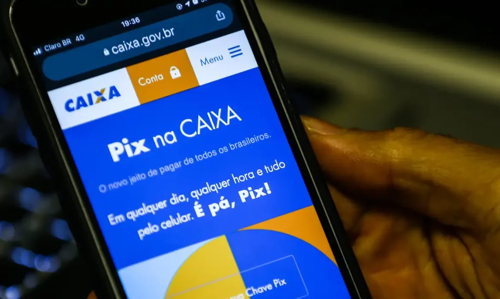 Caixa Tem vai liberar Pix de R$ 200 até 26 de agosto; confira quem recebe