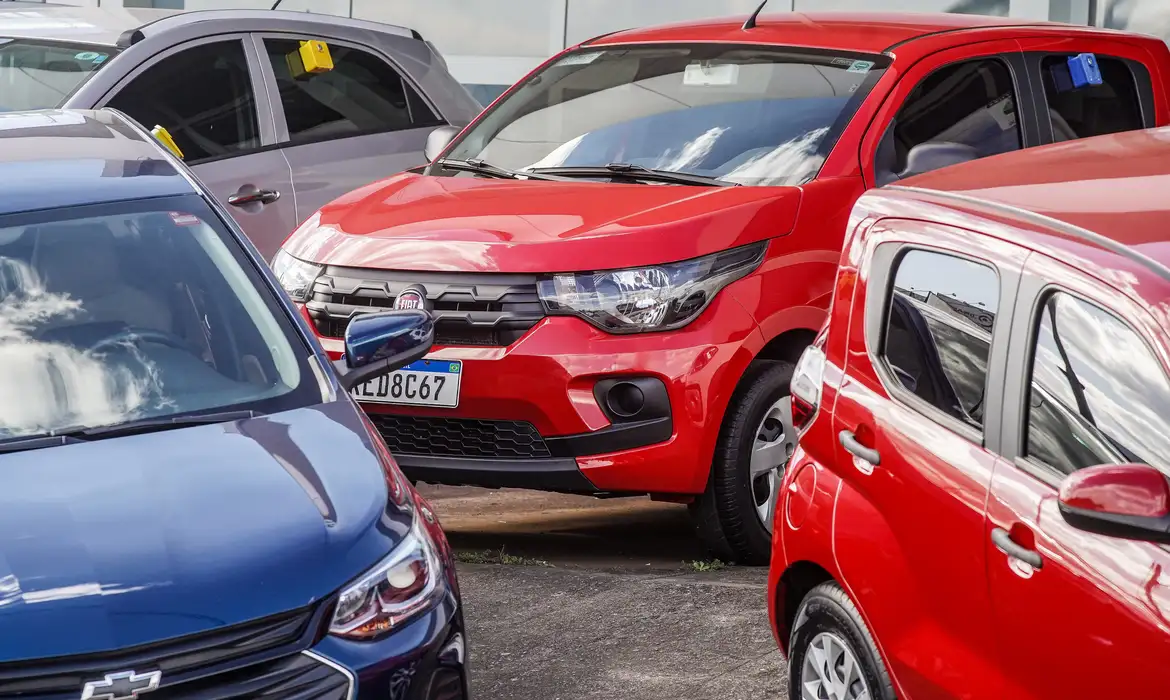 6 carros que são mais econômicos do que parecem (e tem um que quase ninguém quer comprar)
