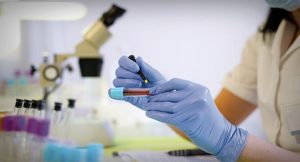 Após resultado de DNA, mulher processa as irmãs por R$ 142 milhões