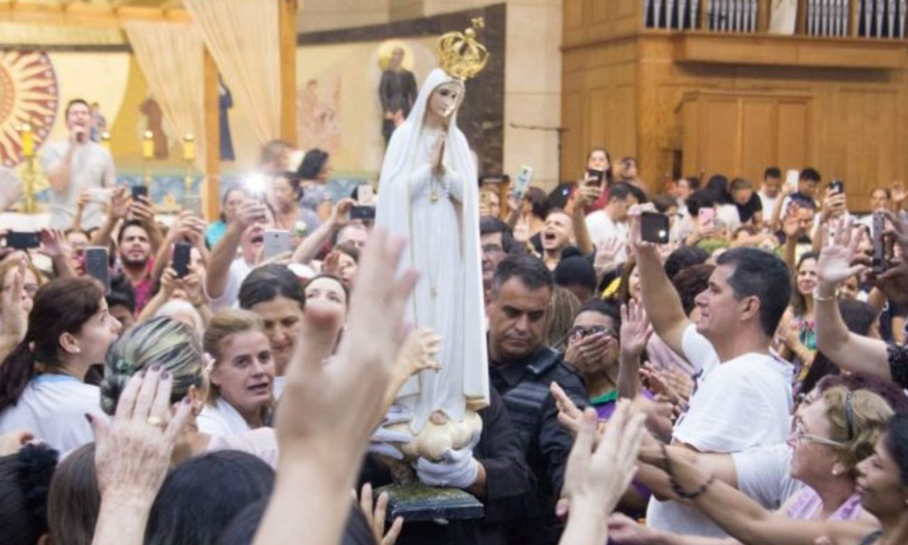Imagem peregrina de Nossa Senhora de Fátima. (Foto: Santuário Basílica Sagrada Família)