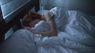 Estudo revela: quanto tempo de sono você realmente precisa para viver mais