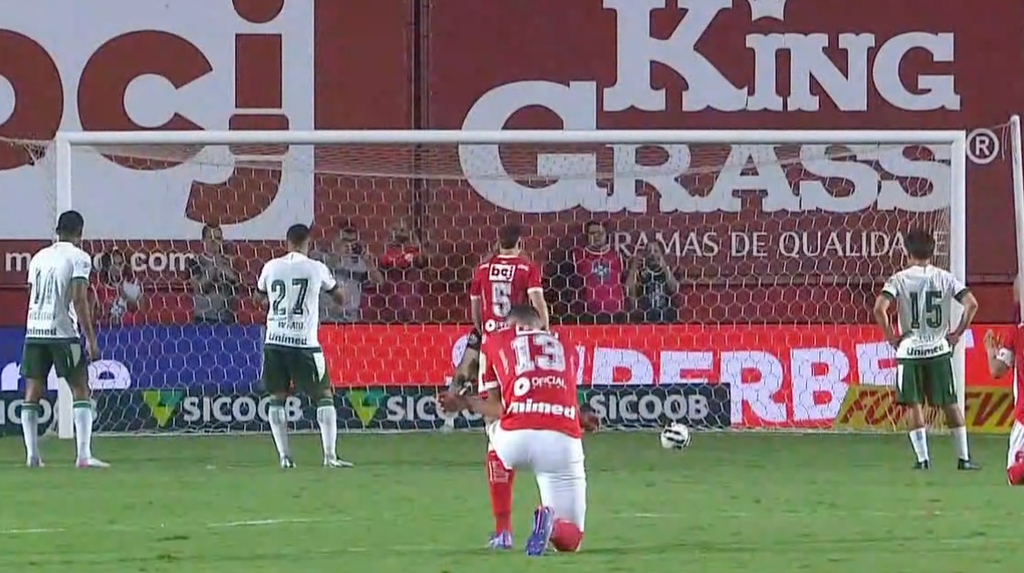 Vila Nova vence clássico contra o Goiás e se aproxima do G-4 da Série B