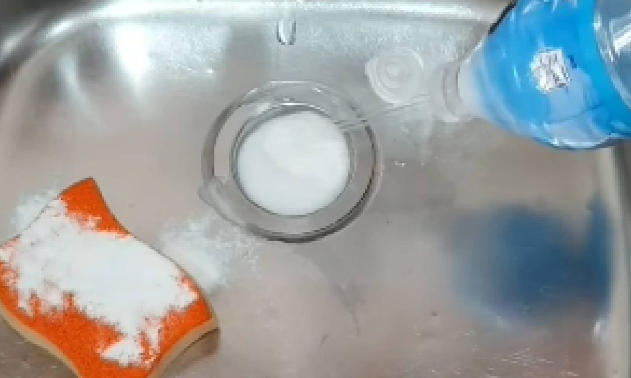 Coloque vinagre no ralo à noite e veja como sua cozinha muda no dia seguinte
