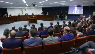 STF retoma julgamento de Bolsonaro após pausa; defesas serão ouvidas