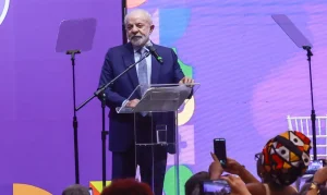 Lula abre conferência e sanciona ampliação da licença-maternidade