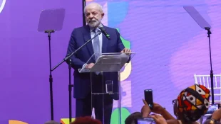 Lula abre conferência e sanciona ampliação da licença-maternidade