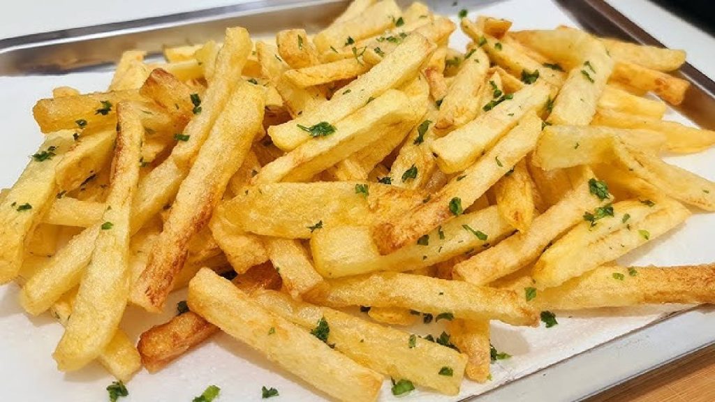 O segredo revelado para a batata frita ficar crocante igual às das melhores lanchonetes