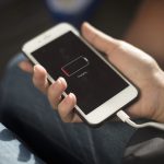 6 soluções possíveis para os celulares que não carregam mesmo com carregador na tomada