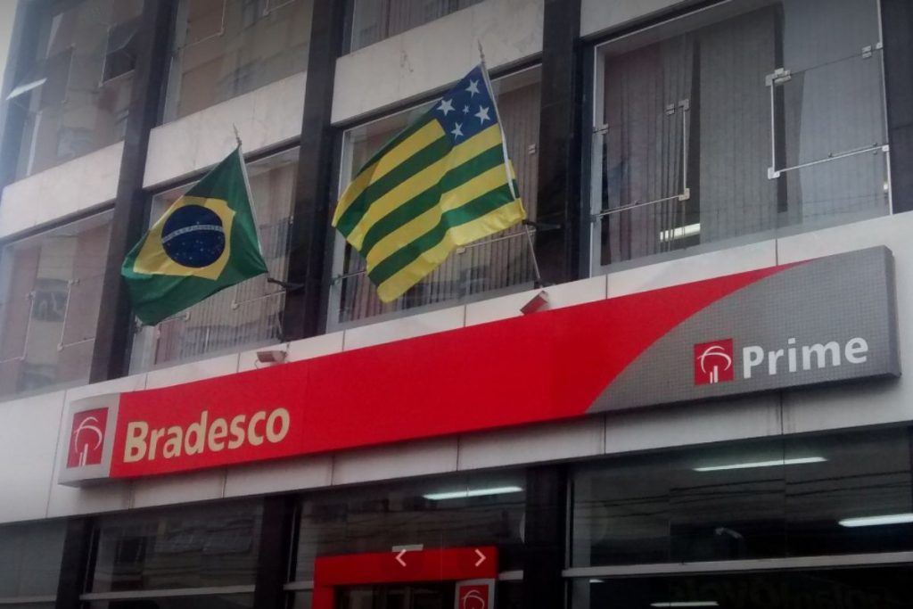 Idosa é indenizada em mais de R$ 50 mil após contratar empréstimos de banco e não receber o dinheiro indenização