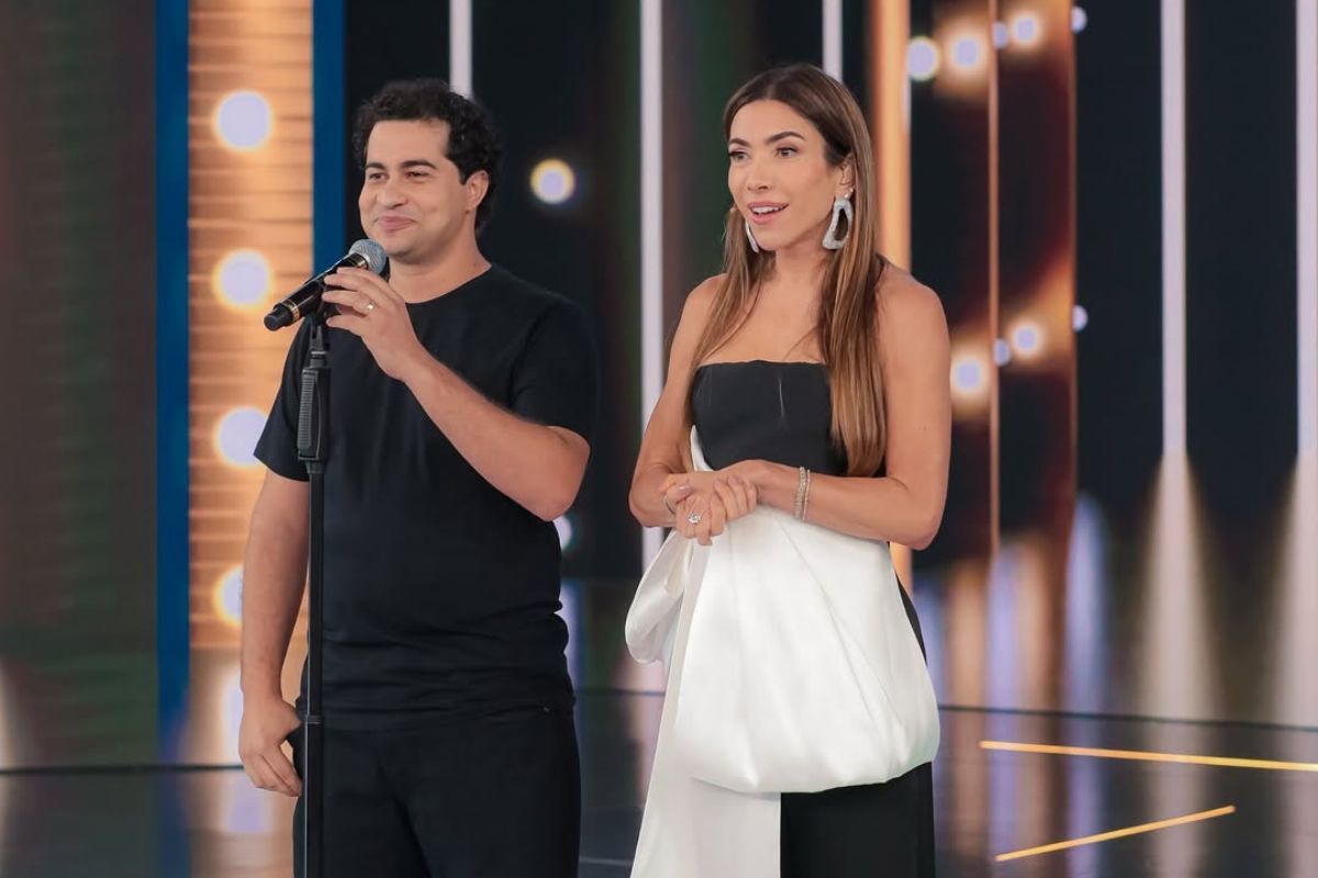 Goiano dá show em programa de Silvio Santos ao imitar personagens de Chaves