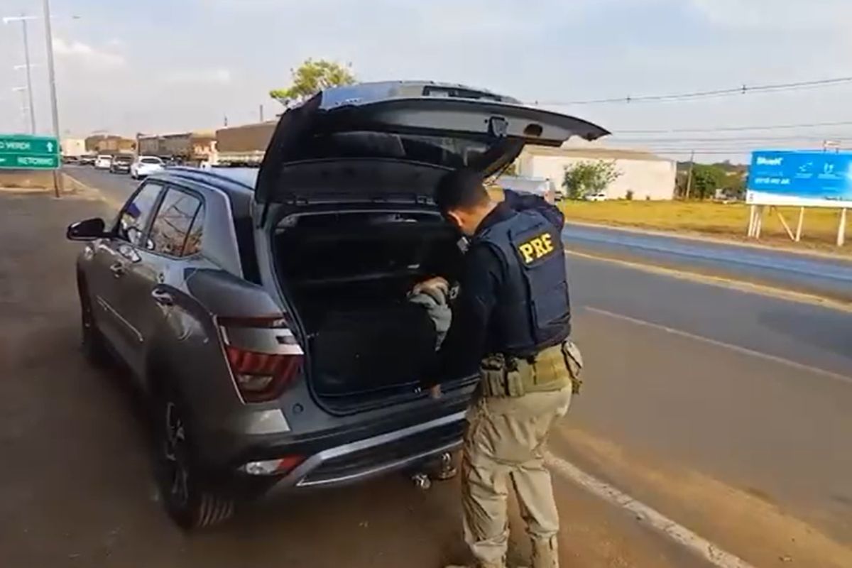 PRF desconfia de história contada por casal que ia de Rio Verde a Goiânia e descobre crime na BR-060