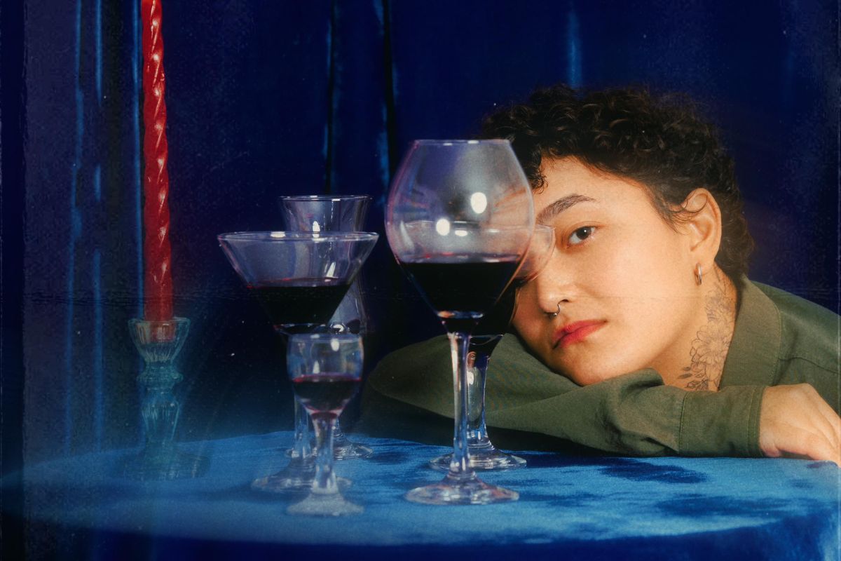 Cantora anapolina Sarah Urzedo vem se destacando no cenário musical com novo EP