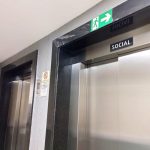 Projeto de lei quer acabar com a distinção entre elevador social e de serviço (Foto: Reprodução)