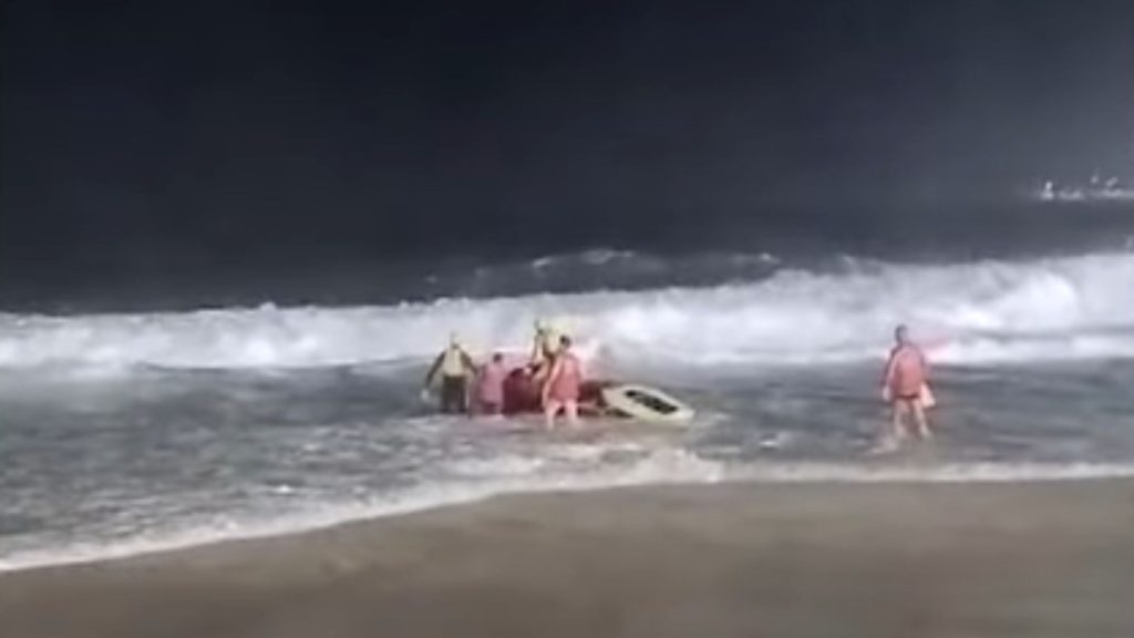 Afogamento aconteceu na Praia do Leme, no Rio de Janeiro. (Foto: Captura de Tela/Youtube/SBT News)