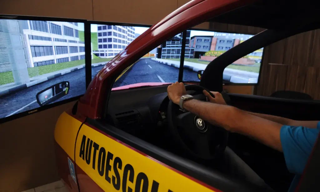 Fim das autoescolas cria nova profissão que pode ser o futuro para quem quer dinheiro extra