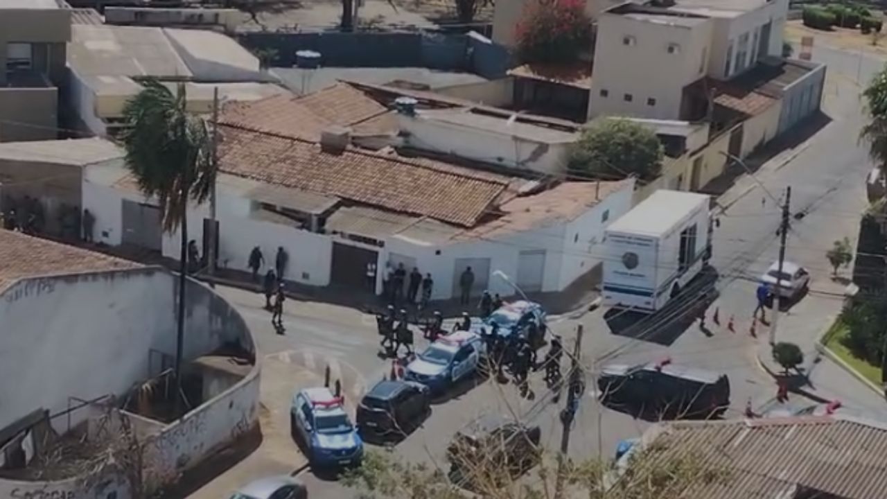 Polícia mobiliza grande operação para desocupar prédio no Setor Oeste, em Goiânia