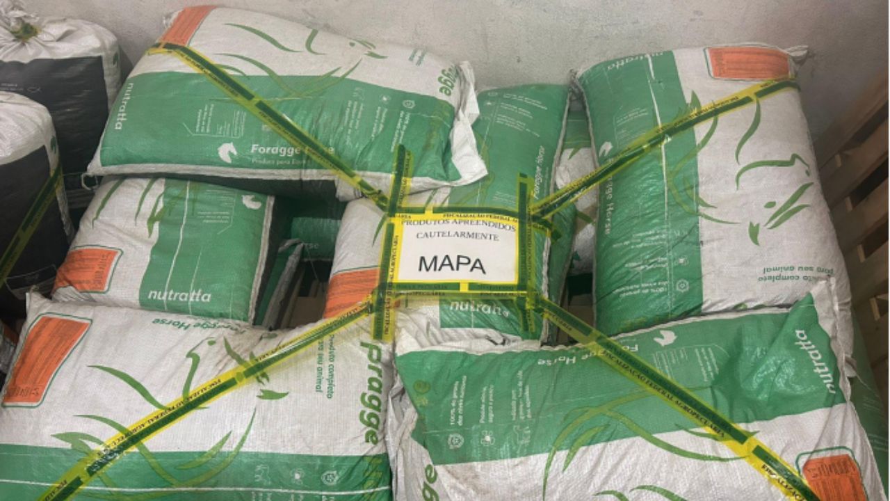 Após 284 cavalos morrerem intoxicados por ração produzida em Goiás, revendedores fazem nova denúncia