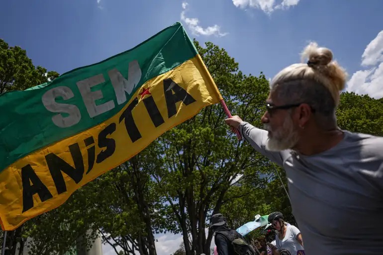 Ato contra a PEC da Blindagem e o PL da Anistia em Brasília (DF). (Foto: Marcelo Camargo/Agência Brasil)