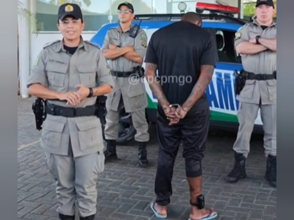 Homem foi preso e conduzido até a Central de flagrantes em em Goiânia(Foto: Divulgação)