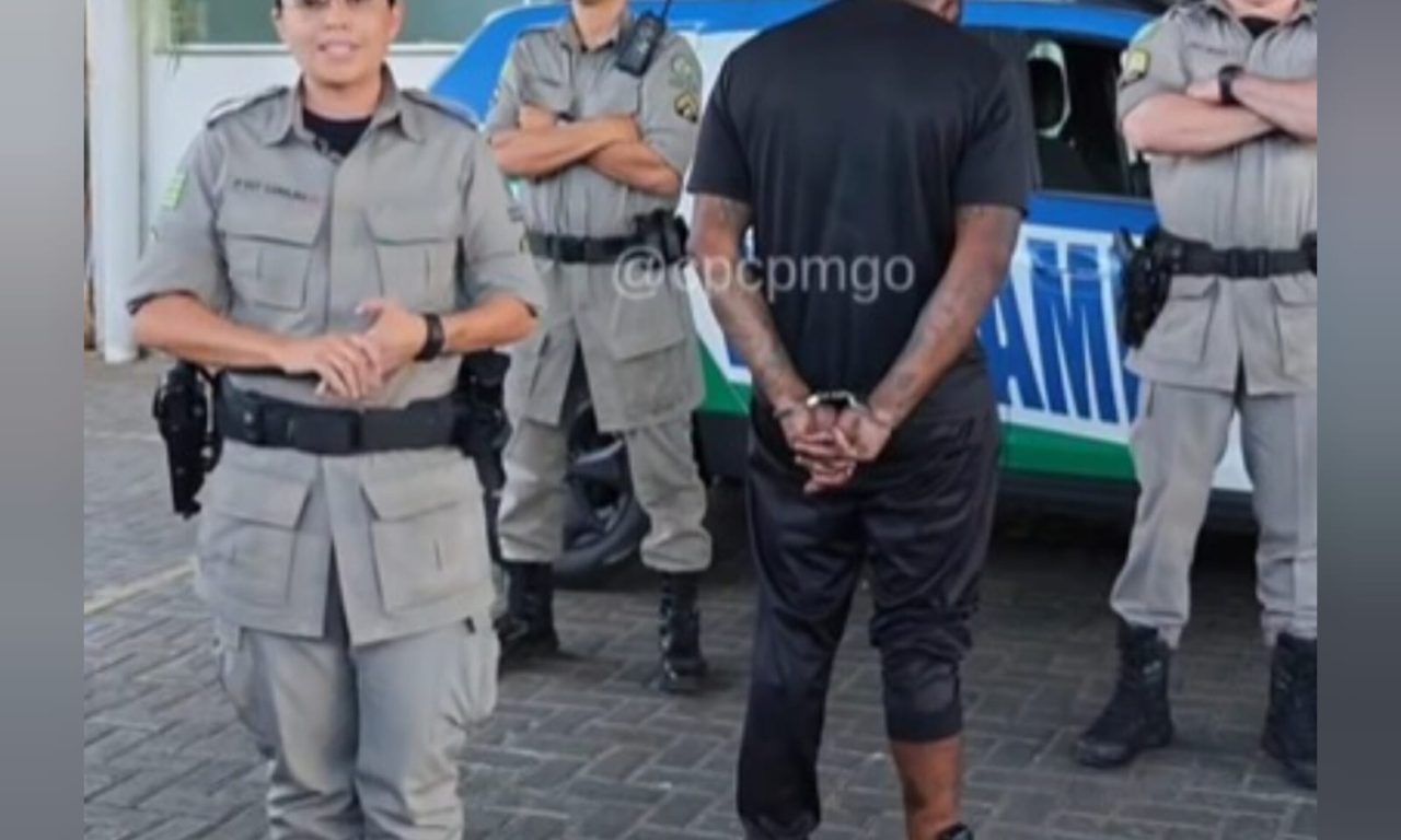 Homem foi preso e conduzido até a Central de flagrantes em em Goiânia(Foto: Divulgação)