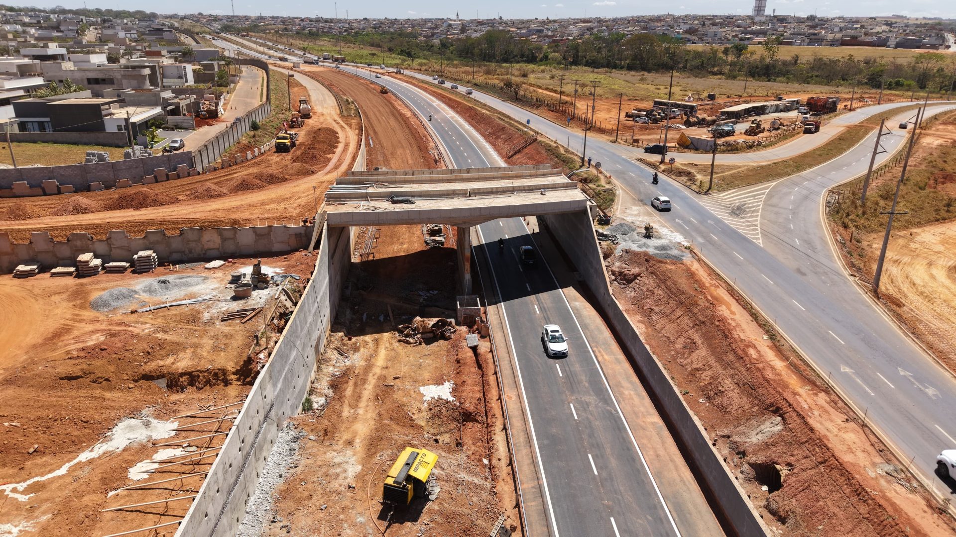 Remanejamento de rede elétrica da Equatorial faz obra do viaduto do Recanto do Sol atrasar ainda mais