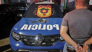 Vigilante é preso em Aparecida de Goiânia, suspeito de algemar e agredir a própria esposa