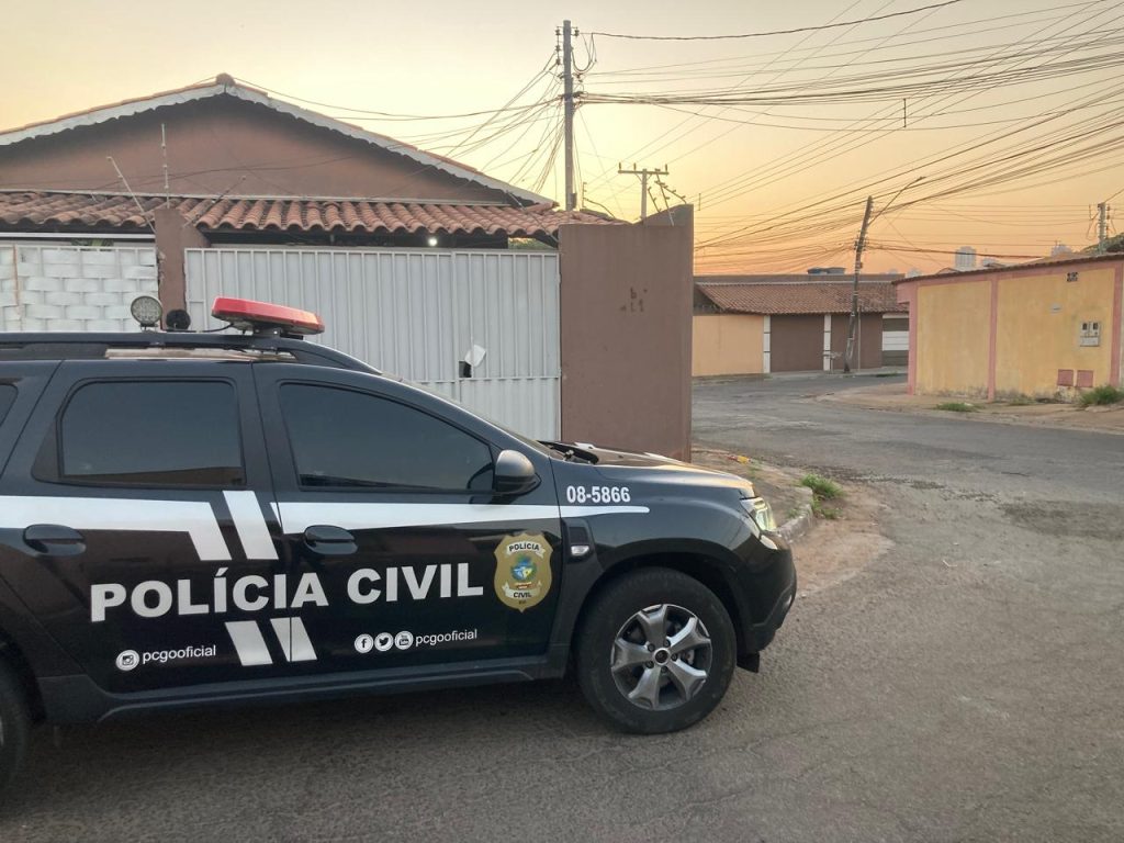 viatura da Polícia Civil (preso)