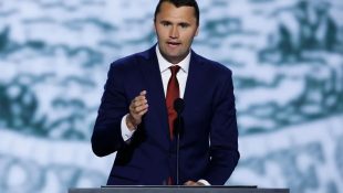 Charlie Kirk foi morto por um tiro de fuzil durante um evento nos EUA. (Foto: Reprodução)