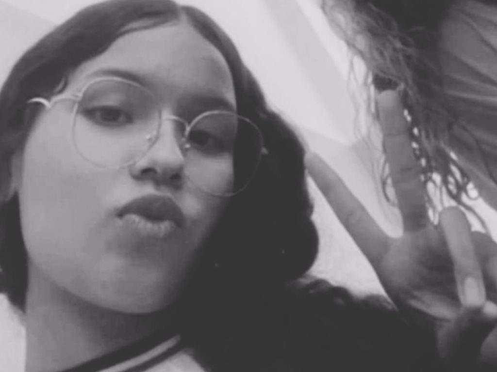 Nathaly Rodrigues do Nascimento faleceu após sofrer uma descarga elétrica durante uma tempestade, em Goiânia. (Foto: Redes Sociais) - adolescente